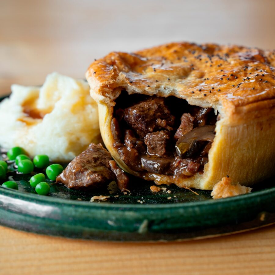 Higgidy-Slow-Cooked-Steak-Red-Wine-Bacon-Pie-200g-2