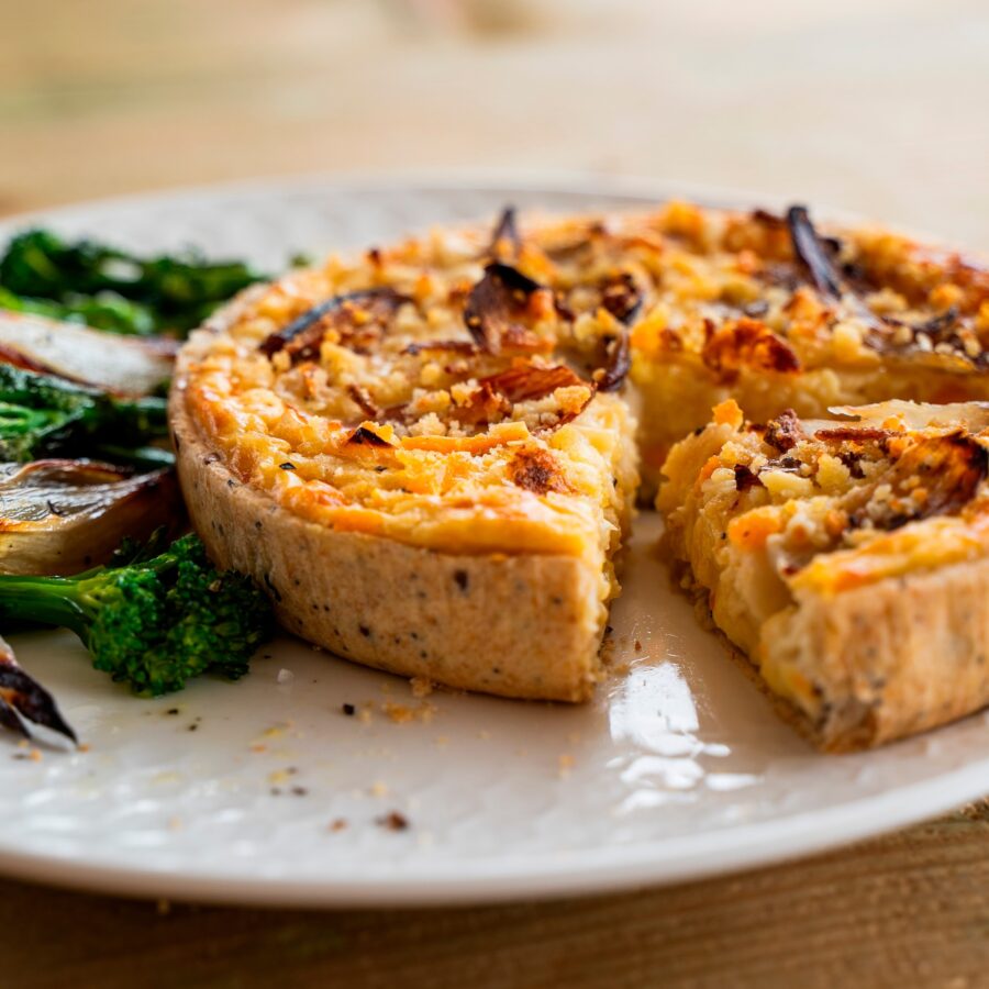 Higgidy-Vintage-Cheddar-Roasted-Shallot-Quiche-400g-2