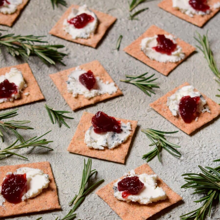 Peters-Yard-Rosemary-Sea-Salt-Sourdough-Crackers-90g-4